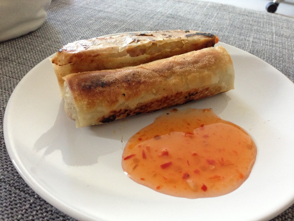 Gebratene Lumpia mit süßer Chilisauce (c) Valerie Till