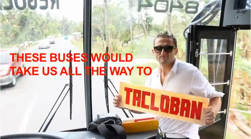 Casey Neistat auf seiner Reise nach Tacloban (c) Screenshot "what would you do with $25,000"