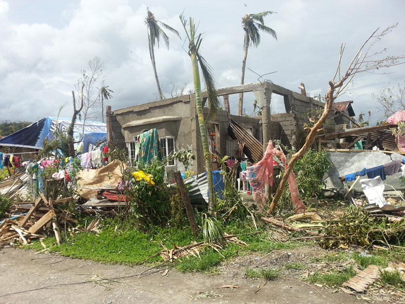 Das Dorf Danao auf der philippinischen Insel Leyte nach dem Taifun "Haiyan" (c) Marilou Misagal-Bosshammer