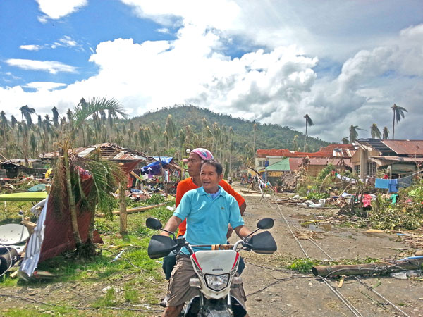 Das Dorf Danao auf der philippinischen Insel Leyte nach dem Taifun "Haiyan" (c) Marilou Misagal-Bosshammer