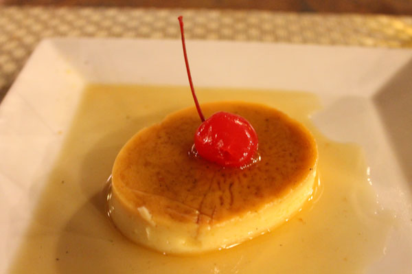 Ein traditioneller philippinischer Nachtisch: Leche Flan (c) V. Till