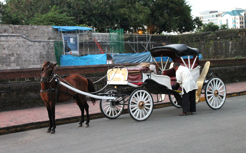 Die berühmten Pferdekutschen von Intramuros © Valerie Till