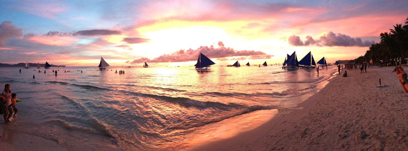 Sonnenuntergang am White Beach auf der philippinischen Insel Boracay © Valerie Till