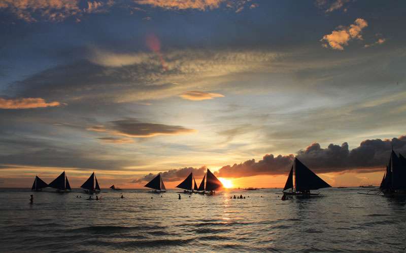 Sonnenuntergang am White Beach auf der philippinischen Insel Boracay © Valerie Till