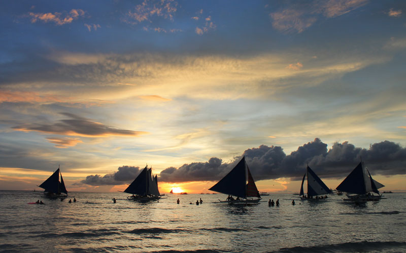 Sonnenuntergang am White Beach auf der philippinischen Insel Boracay © Valerie Till