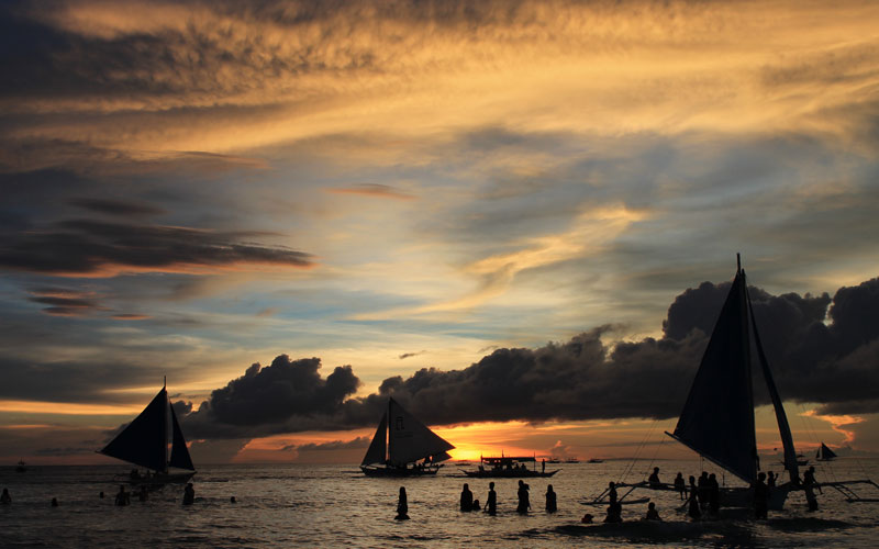 Sonnenuntergang am White Beach auf der philippinischen Insel Boracay © Valerie Till