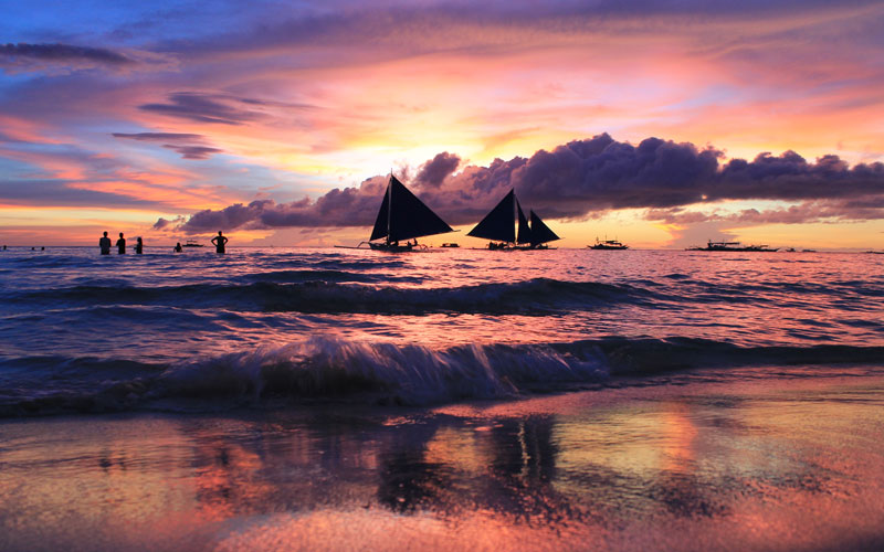 Sonnenuntergang am White Beach auf der philippinischen Insel Boracay © Valerie Till