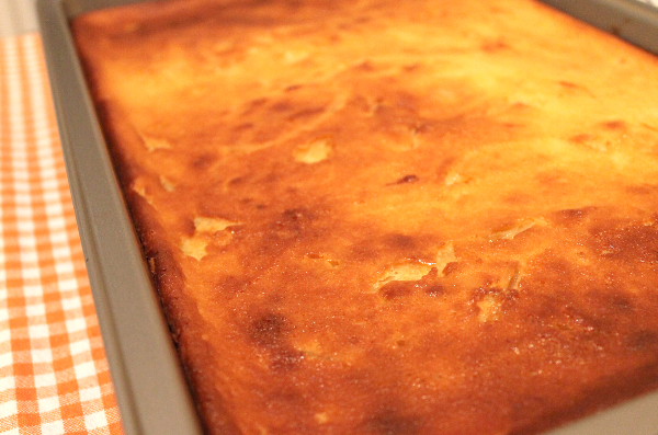 Der Cassava Cake ist fertig, wenn die obere Schicht leicht braun ist.